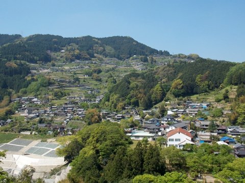 剣山系の傾斜地集落の外観10