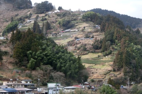 剣山系の傾斜地集落の外観12